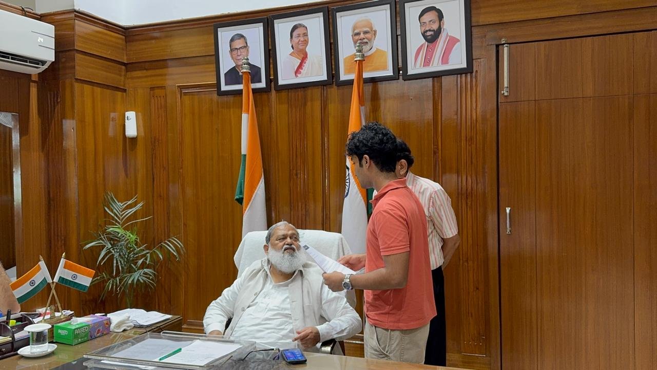 Gesturing while explaining a point of the policy proposal to Anil Vij